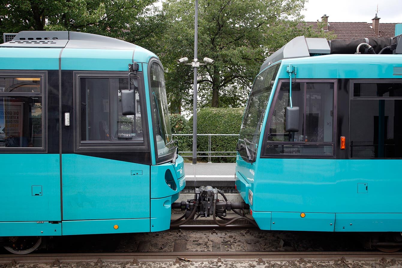Ausschnitt zweier verbundener Bahnwagons