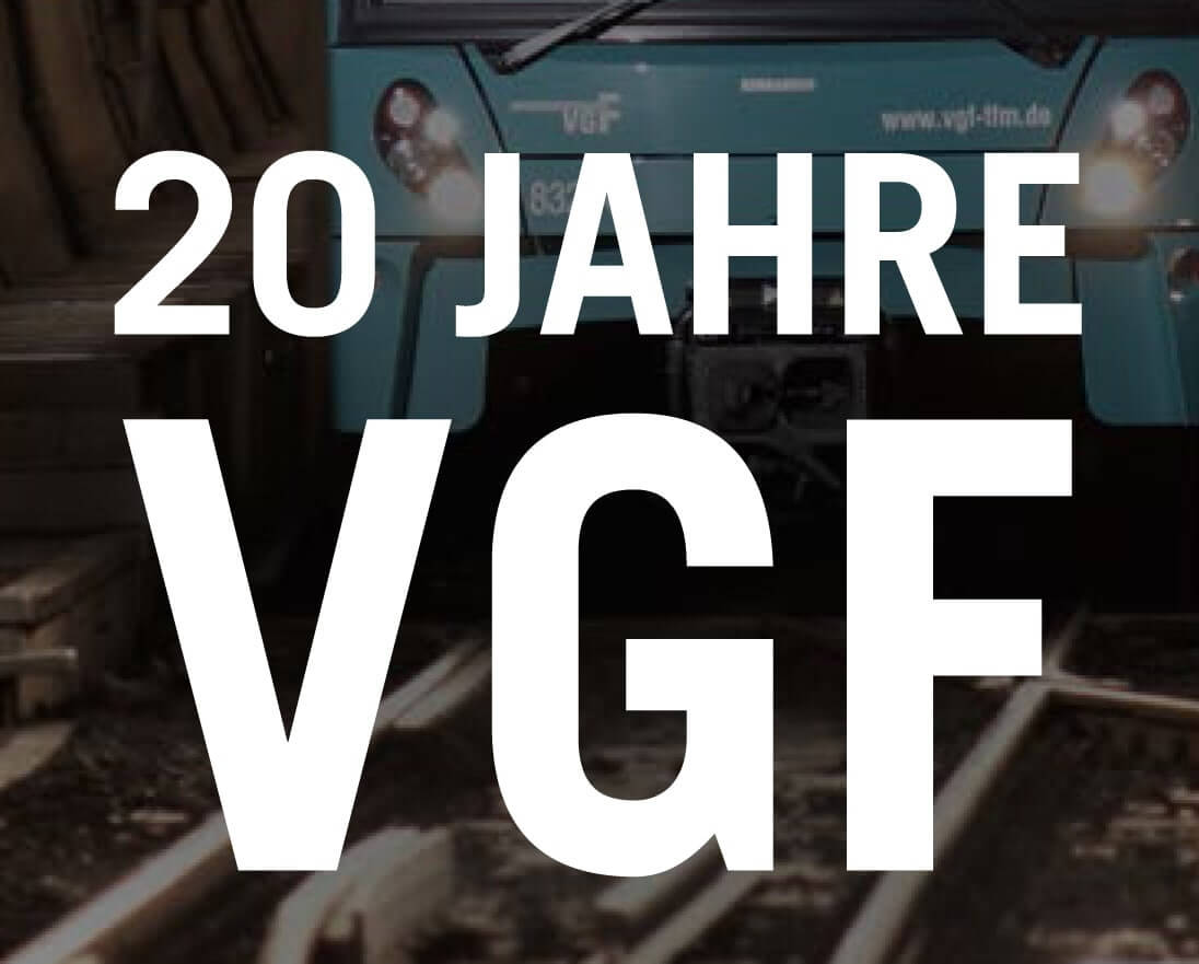 "20 Jahre VGF" in weiß auf einem abgedunkeltem Hintergrund mit einem Ausschnitt einer Bahnvorderseite auf Gleisen.