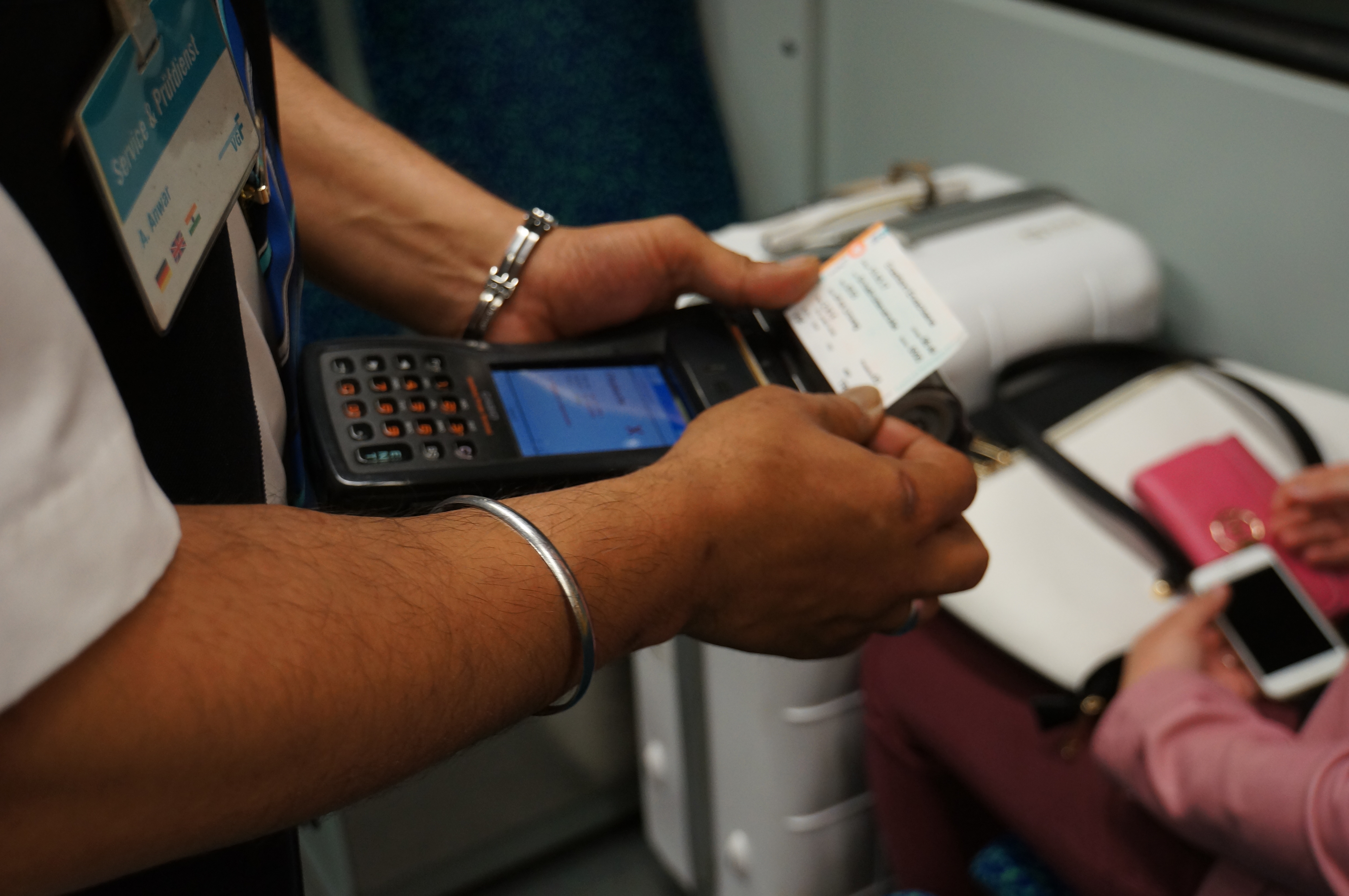 Ticketkontrolle in der Bahn