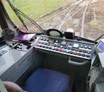 Das Armaturenbrett der Fahrerkabine ist überwiegend gleich geblieben