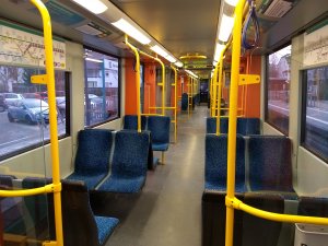 Leerer Innenraum einer U-Bahn