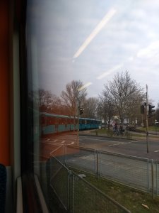 Blick aus der Bahn U7 am Industriehof