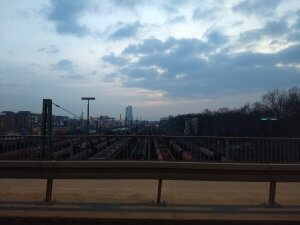 Blick aus dem Fenster aus der Bahn Richtung Fechenheim