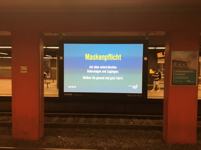 Hinweis Anzeige zur Maskenpflicht an der Haltestelle