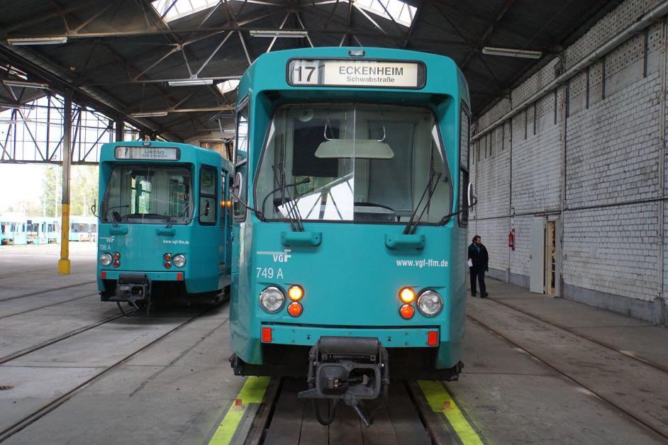 Straßenbahnen von vorne im alten Betriebshof Eckenheim